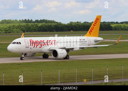 TC-NBM Airbus A320, Pegasus Air, aeroporto di Stansted, Stansted, Essex, REGNO UNITO Foto Stock