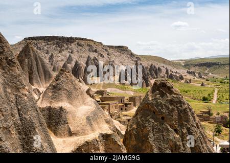 Camini delle fate nel Monastero di Selime in Cappadocia Foto Stock