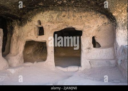 abitazioni in grotta nel museo all'aperto Zelve, Cappadocia Foto Stock