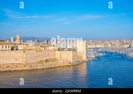 Le Vieux Port et le Fort Saint Jean, Marsiglia Francia Paca 13 Foto Stock