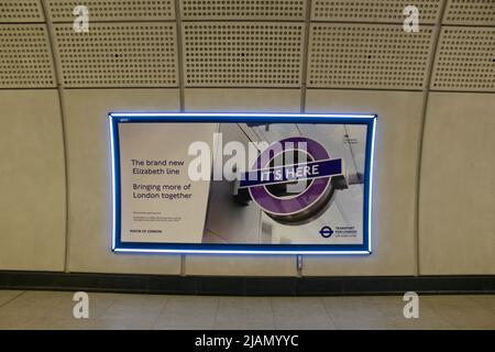 La nuova ferrovia trasversale della linea elizabeth alla stazione stradale di tottenham Court london UK Foto Stock