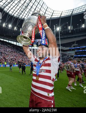 Londra, Inghilterra - 28th maggio 2022 - Bevan Francese dei Guerrieri del Wigan. Rugby League Betfred Challenge Cup Final Huddersfield Giants vs Wigan Warriors al Tottenham Hotspur Stadium, Londra, Regno Unito Dean Williams Foto Stock