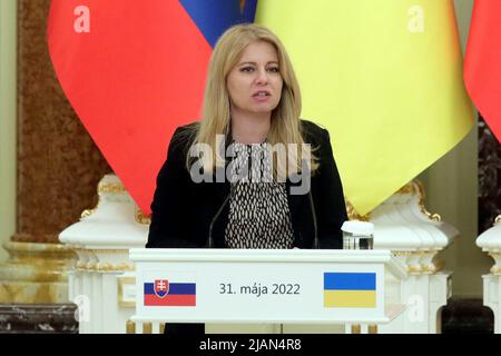 Kiev, Ucraina. 31st maggio 2022. Kiev, Ucraina - 31 maggio 2022 - il Presidente della Repubblica slovacca Zuzana Caputova interviene durante una conferenza stampa congiunta con il Presidente dell'Ucraina Volodymyr Zelenskyy dopo il loro incontro, Kiev, capitale dell'Ucraina. Questa foto non può essere distribuita nella Federazione Russa. Photo by Pavlo Bagmut/Ukrinform/ABACAPRESS.COM Credit: Abaca Press/Alamy Live News Foto Stock