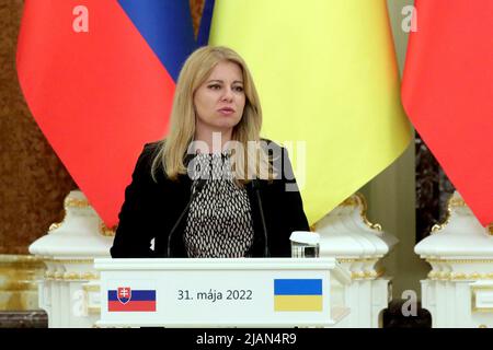 Kiev, Ucraina. 31st maggio 2022. Kiev, Ucraina - 31 maggio 2022 - il Presidente della Repubblica slovacca Zuzana Caputova interviene durante una conferenza stampa congiunta con il Presidente dell'Ucraina Volodymyr Zelenskyy dopo il loro incontro, Kiev, capitale dell'Ucraina. Questa foto non può essere distribuita nella Federazione Russa. Photo by Pavlo Bagmut/Ukrinform/ABACAPRESS.COM Credit: Abaca Press/Alamy Live News Foto Stock