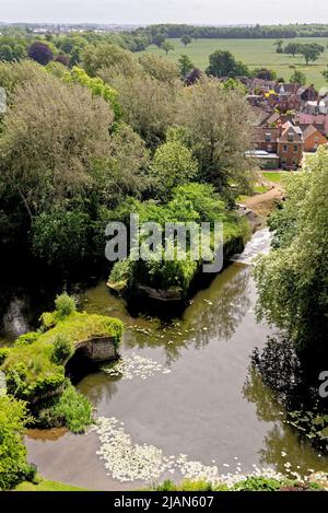 Vista dal castello di Warwick, che si affaccia sulla città di Warwick. Inghilterra - Regno Unito. 21th del maggio 2022 Foto Stock