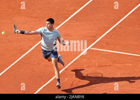 Roland Garros, Parigi, Francia: 31st maggio 2022; torneo Open di tennis francese: Carlos Alcaraz (ESP) in azione contro Alexander Zverev (GER) Foto Stock