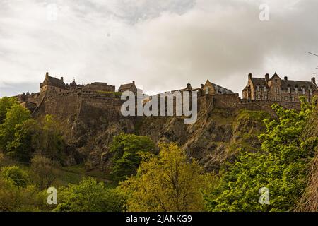 Vista sulla collina del castello di Edimburgo Foto Stock