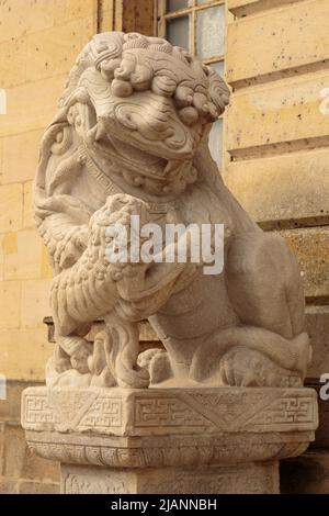 Viso in marmo del Leone, Leone Cinese, scultura in pietra, il simbolo del potere, di cinese. Pietra Leone scultura. Scultura di leone cinese, antiquariato Foto Stock