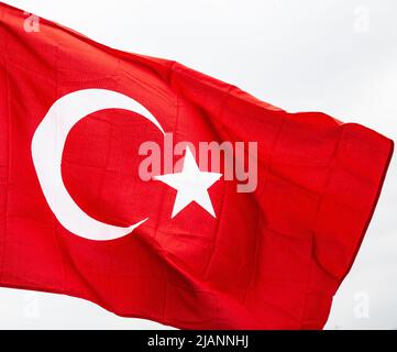 Bandiera della Turchia sventolare nel vento con altamente dettagliate texture di tessuto Foto Stock
