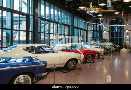 Istanbul, Turchia, 23 marzo 2019: Auto classiche nel Museo industriale Rahmi M. Koc. Il museo Koc ha una delle più grandi collezioni di auto in Turchia Foto Stock