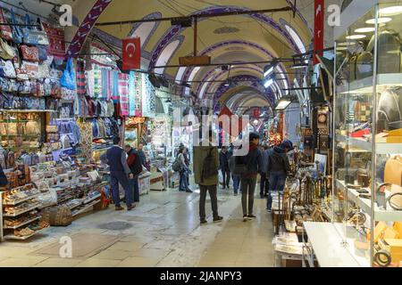 Istanbul, Turchia - 25 marzo 2019: Grand Bazaar a Istanbul, Turchia, uno dei più grandi e più antichi mercati coperti del mondo KAPALICARSI, Istanbul Foto Stock