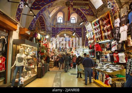 Istanbul, Turchia - 25 marzo 2019: Grand Bazaar a Istanbul, Turchia, uno dei più grandi e più antichi mercati coperti del mondo KAPALICARSI, Istanbul Foto Stock