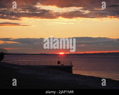 Sheerness, Kent, Regno Unito. 31st maggio 2022. UK Meteo: Tramonto mozzafiato a Sheerness, Kent. Credit: James Bell/Alamy Live News Foto Stock