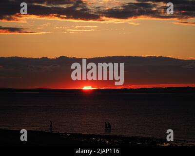 Sheerness, Kent, Regno Unito. 31st maggio 2022. UK Meteo: Tramonto mozzafiato a Sheerness, Kent. Credit: James Bell/Alamy Live News Foto Stock