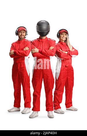 I membri della squadra di corse e un pilota con un casco in posa isolata su sfondo bianco Foto Stock