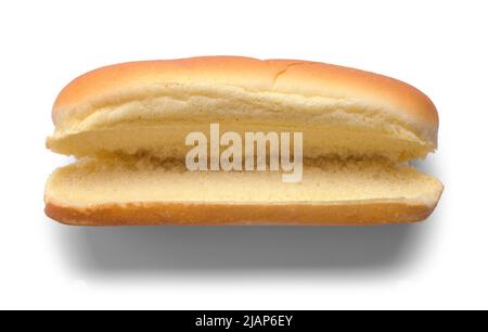 Apri Hot Dog Bun Top View Cut out su bianco, Foto Stock