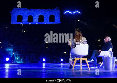 Verona, Italia 11 settembre 2020. Il più famoso lirico italiano Mogol alias Giulio Rapetti Mogol durante i suoi concerti dal vivo nell'Arena di Verona. Foto Stock