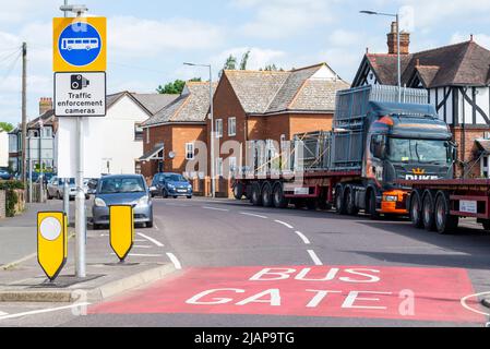 Porta degli autobus a Maldon, Essex, Regno Unito. Accesso limitato per veicoli diversi dai trasporti pubblici Foto Stock