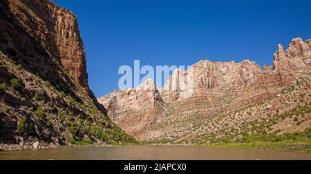 Split Mountain Canyon, Utah, vicino al Dinosaur National Monument sul fianco sud-est delle Uinta Mountains al confine tra Colorado e Utah alla confluenza dei fiumi Green e Yampa. Una versione ottimizzata di un Servizio Parco Nazionale degli Stati Uniti. Photo credit: NPS/M.Reed Foto Stock