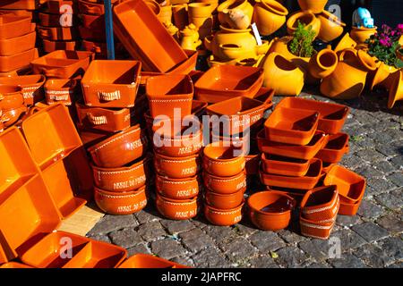 Portogallo tradizionale ceramica rossa Foto Stock