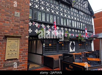 The Barley Mow Pub, 29 Old Market Place, Warrington, Cheshire, Inghilterra, Regno Unito, costruito nel 1561 Foto Stock