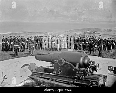 Equipaggio con il numero uno, pistola da nove pollici a Fort Scratchley, Newcastle, NSW. CA. 1870 Foto Stock