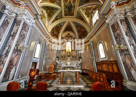 Sorrento, Italia - 27 ago 2021: Intricato interno della Chiesa dei Santi Felice e Baccolo a Sorrento. Foto Stock