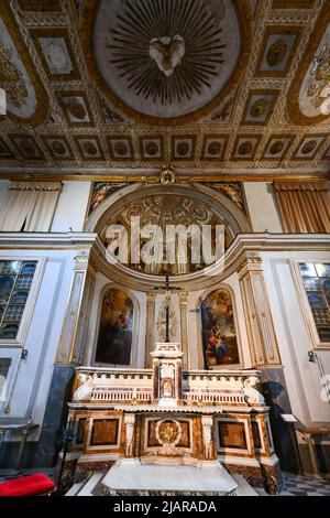 Sorrento, Italia - 27 ago 2021: Intricato interno della Basilica di Sant'Antonino a Sorrento. Foto Stock