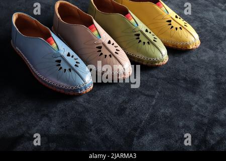 scarpe donna in vari colori Foto Stock