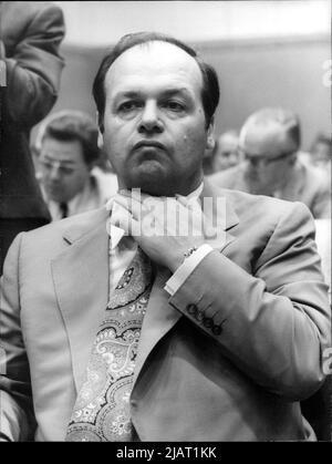 Karl Wienand (SPD) als Zeuge vor dem Untersuchungsausschuss Steiner. Foto Stock