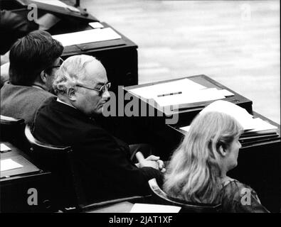 Foto des Bundestagspräsidenten Dr. Rainer Barzel im Bundestag. Foto Stock