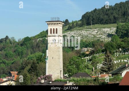 X}Travnik, Bosnia-Erzegovina – 2022 maggio: Sahat Kula / torre dell'orologio na Musali a Travnik. Inscripted come monumento nazionale. Foto Stock