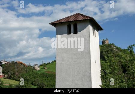 Prozor, Prozor-Rama, Bosnia-Erzegovina – Maggio 2022: Sahat Kula / Torre dell'orologio di Prozor. Foto Stock