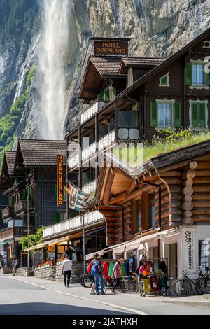 Strada principale di Lauterbrunnen, Canton Berna, Svizzera Foto Stock