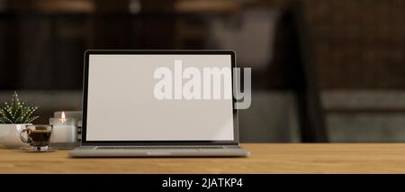 Spazio di lavoro moderno con notebook computer portatile schermo vuoto mockup, accessori e spazio di copia per montaggio su tavolo in legno su sfondo scuro sfocato Foto Stock