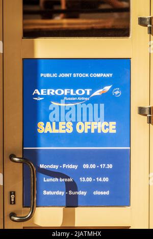 Aeroflot. Firma in russo sulla facciata dell'ufficio di rappresentanza Aeroflot a Minsk Foto Stock