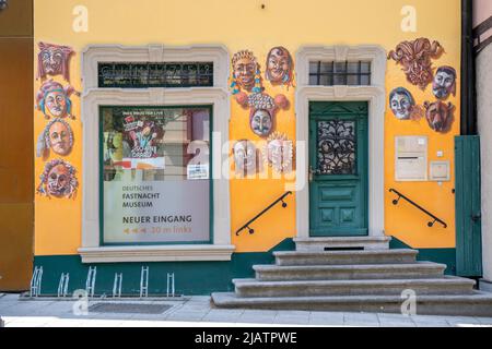 Die historische Altstadt von Kitzingen am Main in Unterfranken mit dem Fastnachtmuseum Foto Stock