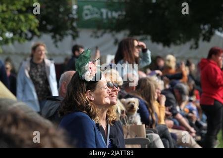 Ipswich, Regno Unito. 01st Giu 2022. Dopo essere stato cancellato nel 2020 e nel 2021 a causa di restrizioni Covid il Suffolk Show ritorna a Ipswich. La folla si gode il sole. Credit: Eastern views/Alamy Live News Foto Stock