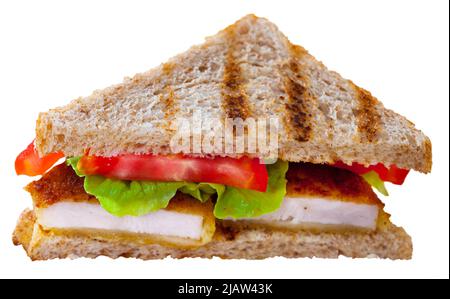 Delizioso panino con pepite di pollo fritte, lattuga e tomatoe Foto Stock