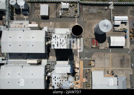 Grain CHP Centrale camino tempesta danneggiato drone vista aerea Foto Stock