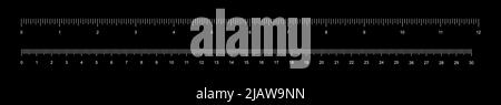 Set di nastri righelli con divisioni verticali nere e numeri per misurare la lunghezza dell'illustrazione vettoriale. Strumento scolastico semplice 12 pollici e 30 centimetri l Illustrazione Vettoriale
