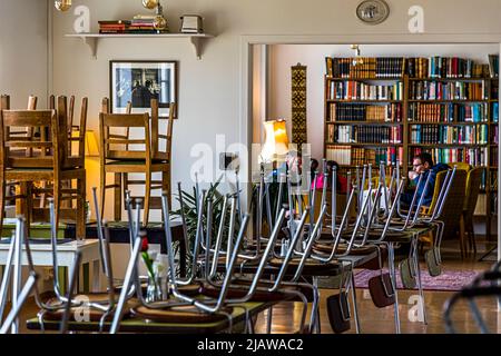 Héraðsskólin è l'ex scuola di Laugarvatn. Progettato dall'architetto di stato Guðjón Samúelsson. Molti mobili e oggetti dei tempi precedenti sono ancora esposti o utilizzati come mobili nel boutique hotel oggi. Storica pensione Héraðsskólinn a Laugarvatn, Islanda Foto Stock