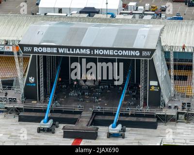 Vale Park , Robbie Williams Homecoming Concert a Burslem Stoke on Trent Aerial Drone View of the Stage FINITO e locale zona Port vale FC Foto Stock