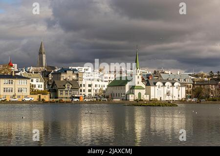 Hallgrimskirkja e la chiesa luterana a Reykjavik, Islanda Foto Stock