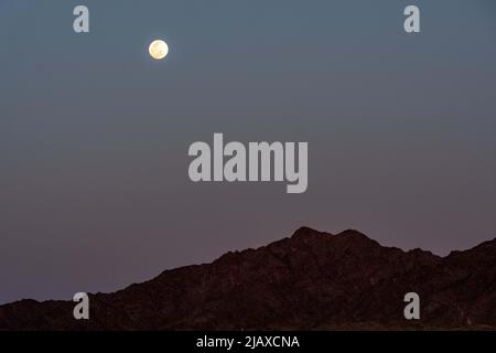 Una luna piena a Yuma, Arizona Foto Stock