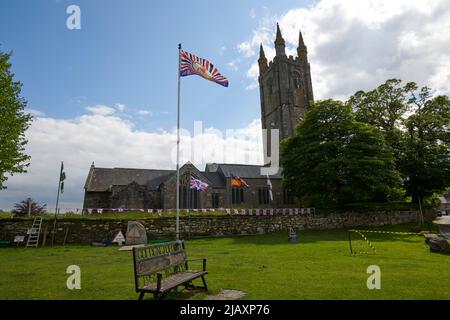 Widecome-in-the-Moor, Devon, Regno Unito. 1st giugno 2022. Platinum Jubilee: Il piccolo villaggio di Dartmoor di Widecombe sul Moro prepara i suoi preparativi finali per il Giubileo della Regina Elisabetta II di HM: Will Tudor/Alamy Live News Foto Stock