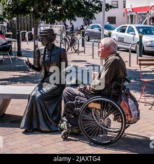 Epsom Surrey, Londra UK, giugno 01 2022, folle di persone felici che celebrano il Britsh Queen Elizabeths Platinum Jubilee Foto Stock