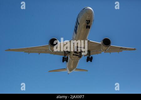 Barcellona, Spagna. 31st maggio 2022. MOLTO velivolo Polacco Airlines è visto atterrare all'aeroporto di El Prat. Credit: SOPA Images Limited/Alamy Live News Foto Stock