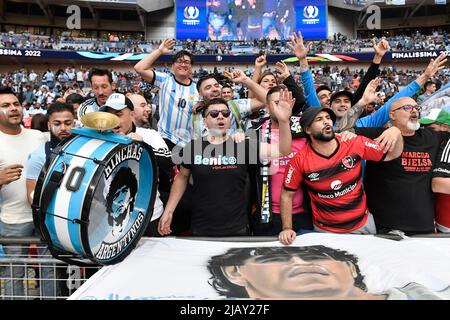 Londra, Francia. 01st giugno 2022. Tifosi dell'Argentina prima della partita di calcio del Trofeo Finalissima 2022 tra Italia e Argentina allo stadio Wembley di Londra, Inghilterra, 1st giugno 2022. Foto Andrea Staccioli/Insidefoto Credit: Ininsidefoto srl/Alamy Live News Foto Stock