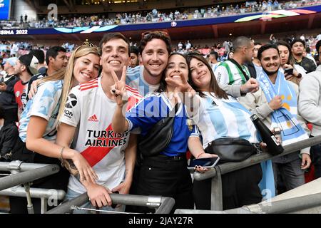Londra, Francia. 01st giugno 2022. Tifosi dell'Argentina prima della partita di calcio del Trofeo Finalissima 2022 tra Italia e Argentina allo stadio Wembley di Londra, Inghilterra, 1st giugno 2022. Foto Andrea Staccioli/Insidefoto Credit: Ininsidefoto srl/Alamy Live News Foto Stock